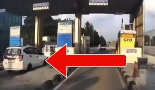 Lagi Viral Mobil LCGC Tidak Bayar Tol Sampai Dua Kali, Main Selonong Aja